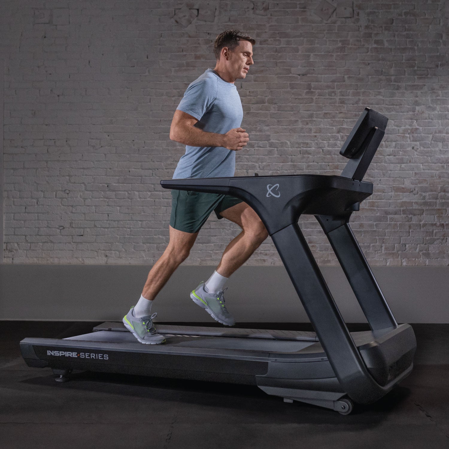 Inspire T7 Treadmill | 5.0 HP & 18 % Incline – Inspire Fitness